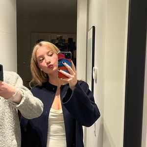 Meet your Posher, Alicia